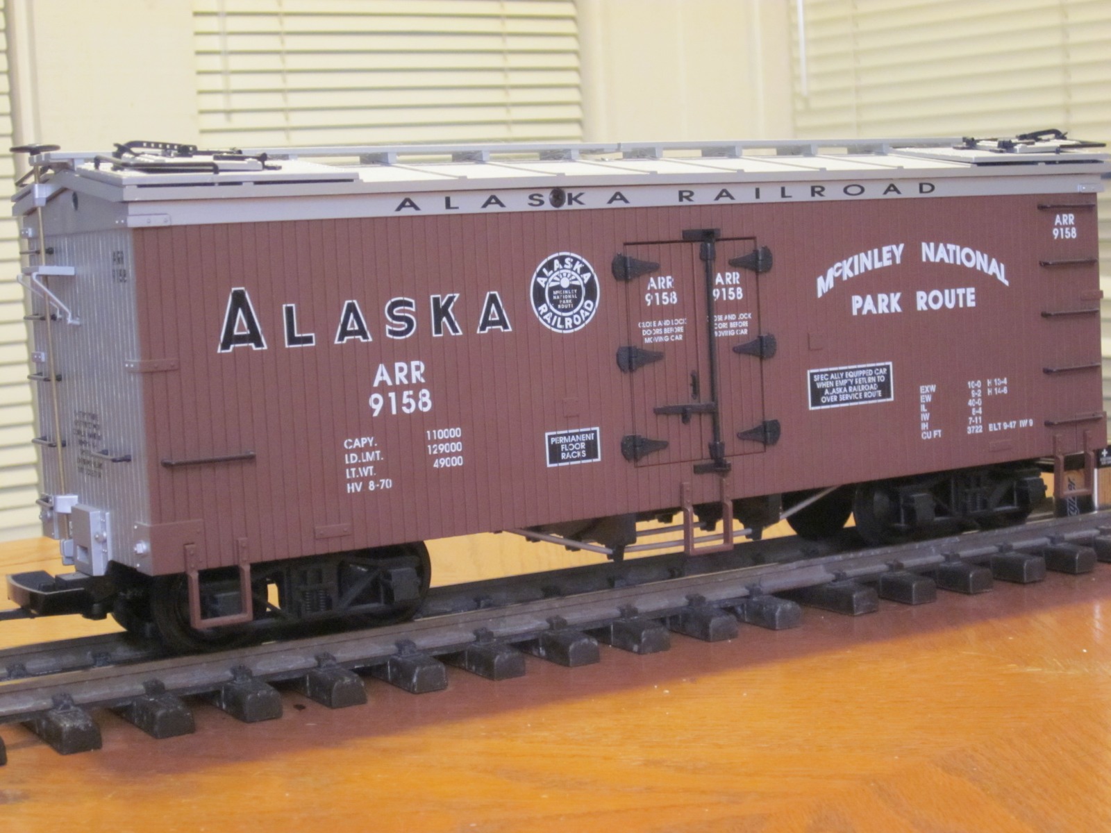 R16204B Alaska RR (Brown+Silver) ARR 9158