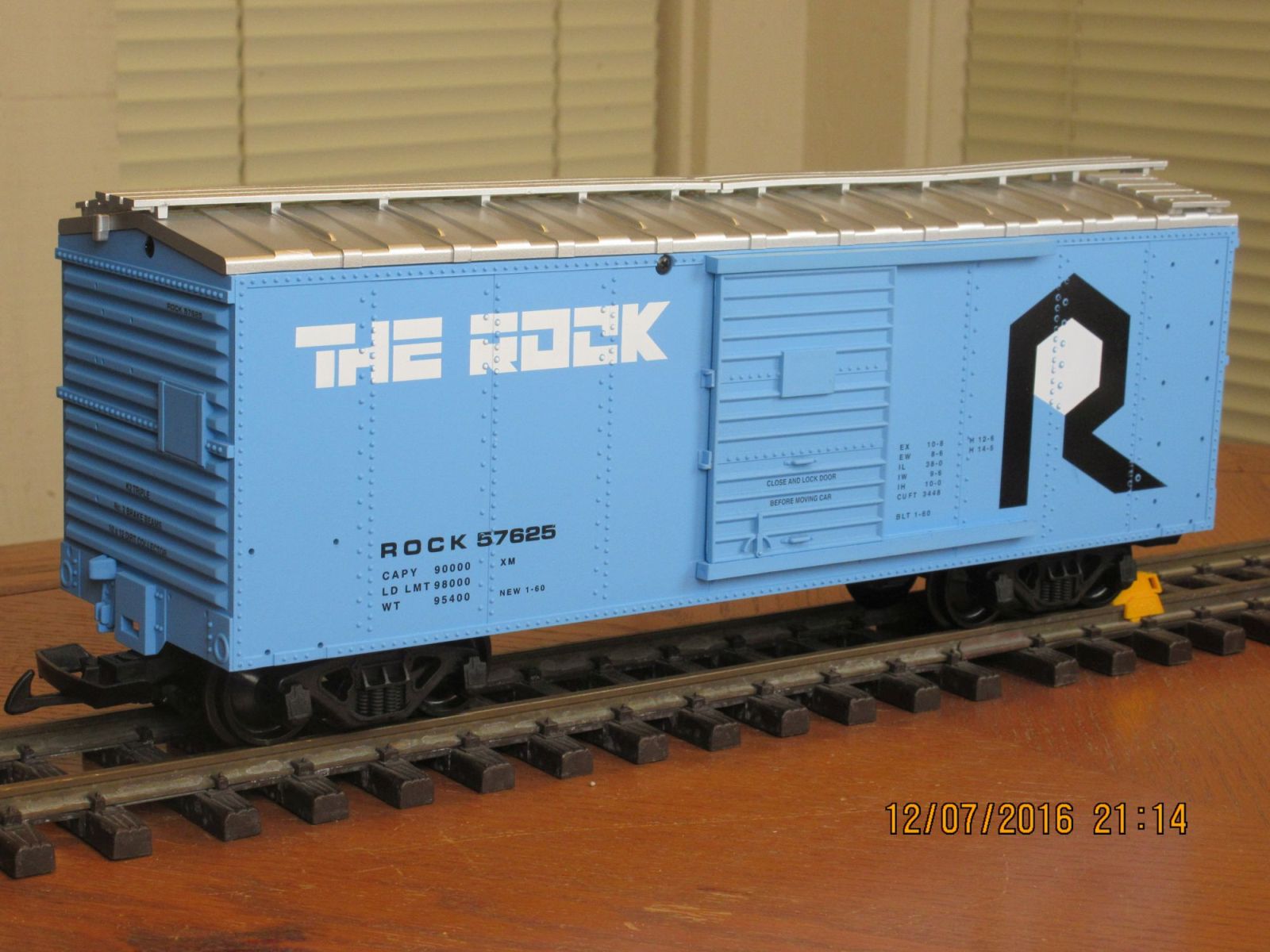 R19108 A Boxcar The Rock Rock 57625 (LtBlue Silver)