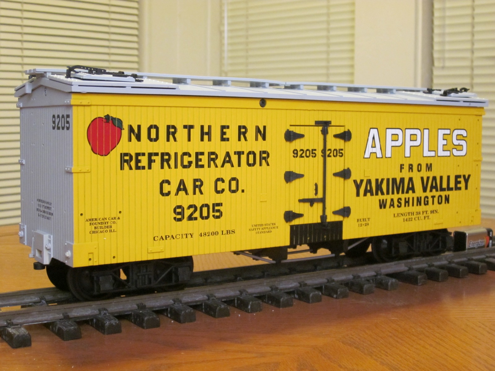 R16083 Yakima Valley Apples NRCCo 9205