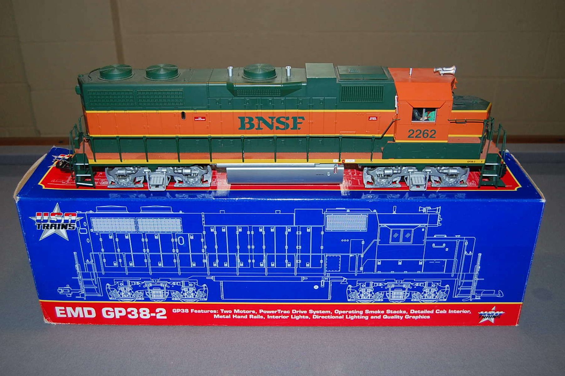 R22204 BNSF GP38 2