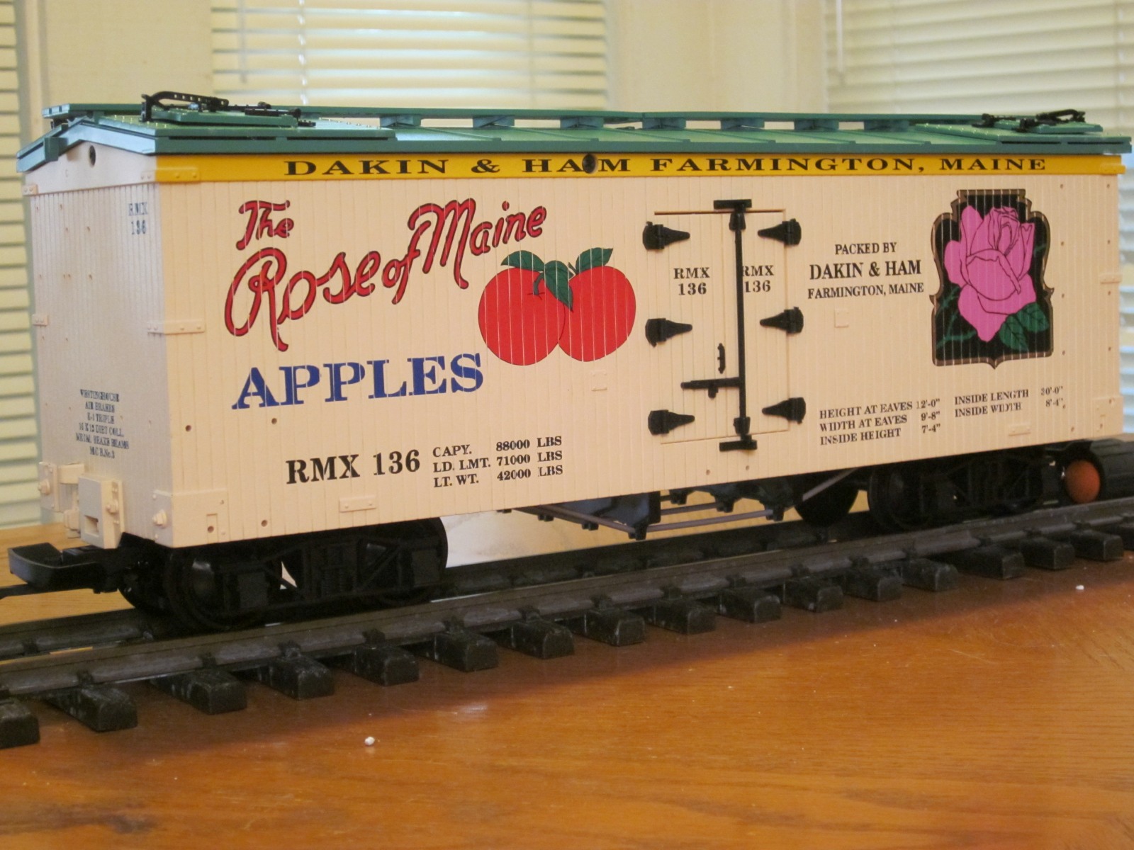 R16274 Rose Of Maine Apples RMX 136