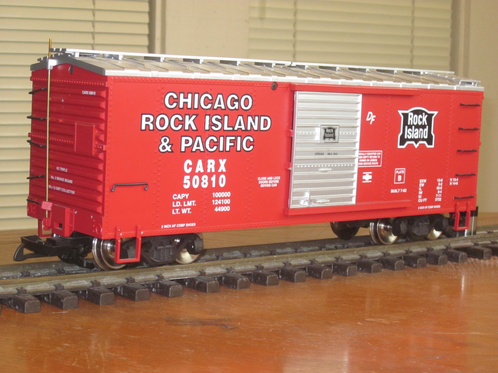 R19042 Chicago Rock Island & Pacific #CARX 2050810