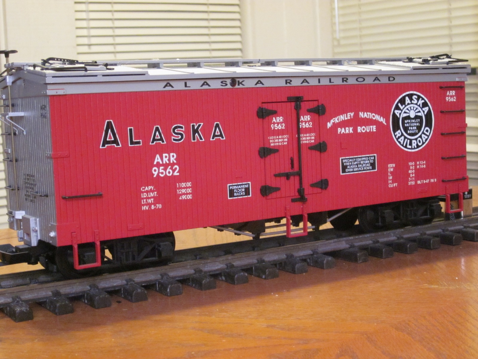 R16204D Alaska RR (Red Silver) AAR 9562