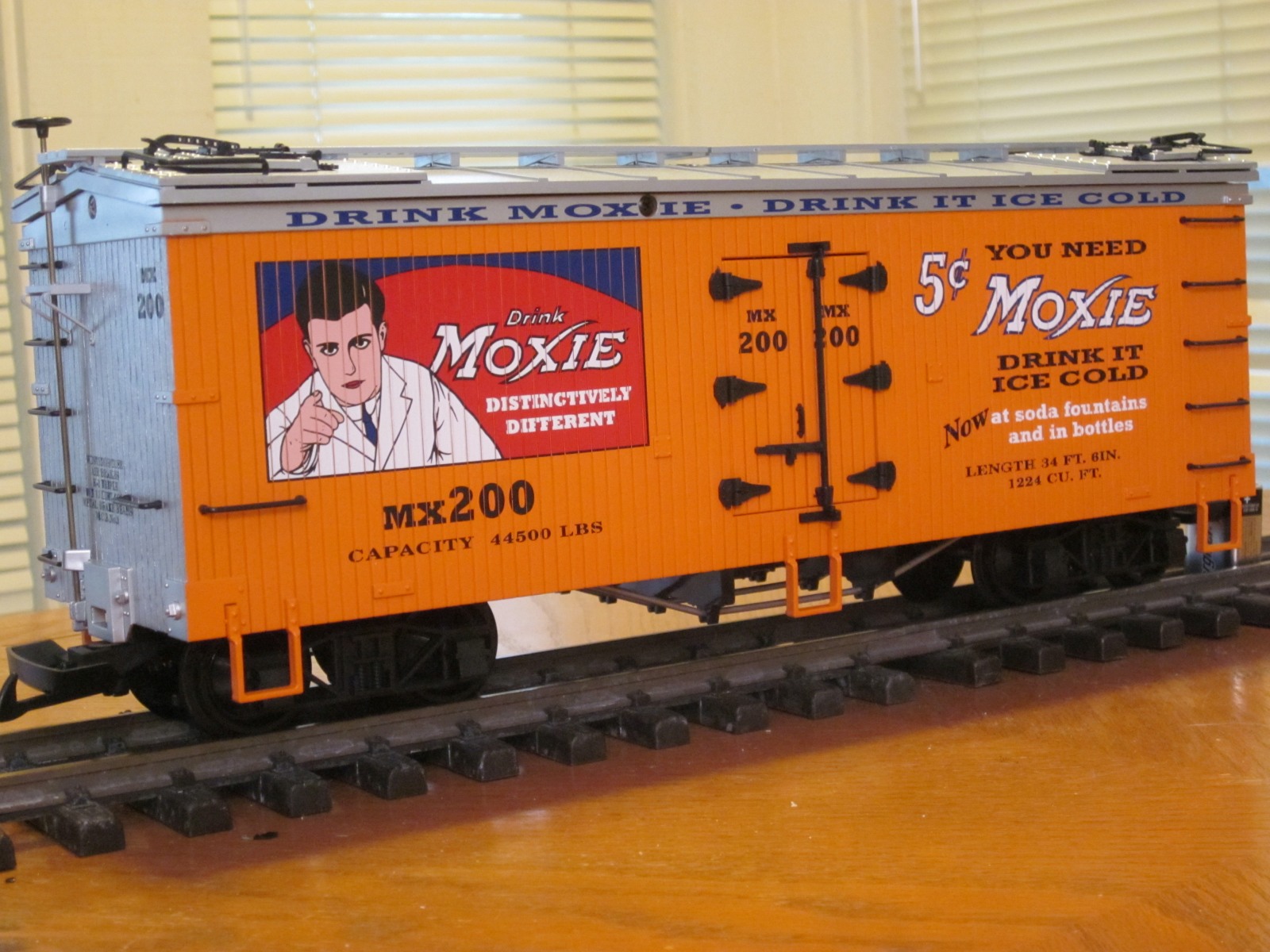 R16222 Moxie MX 200