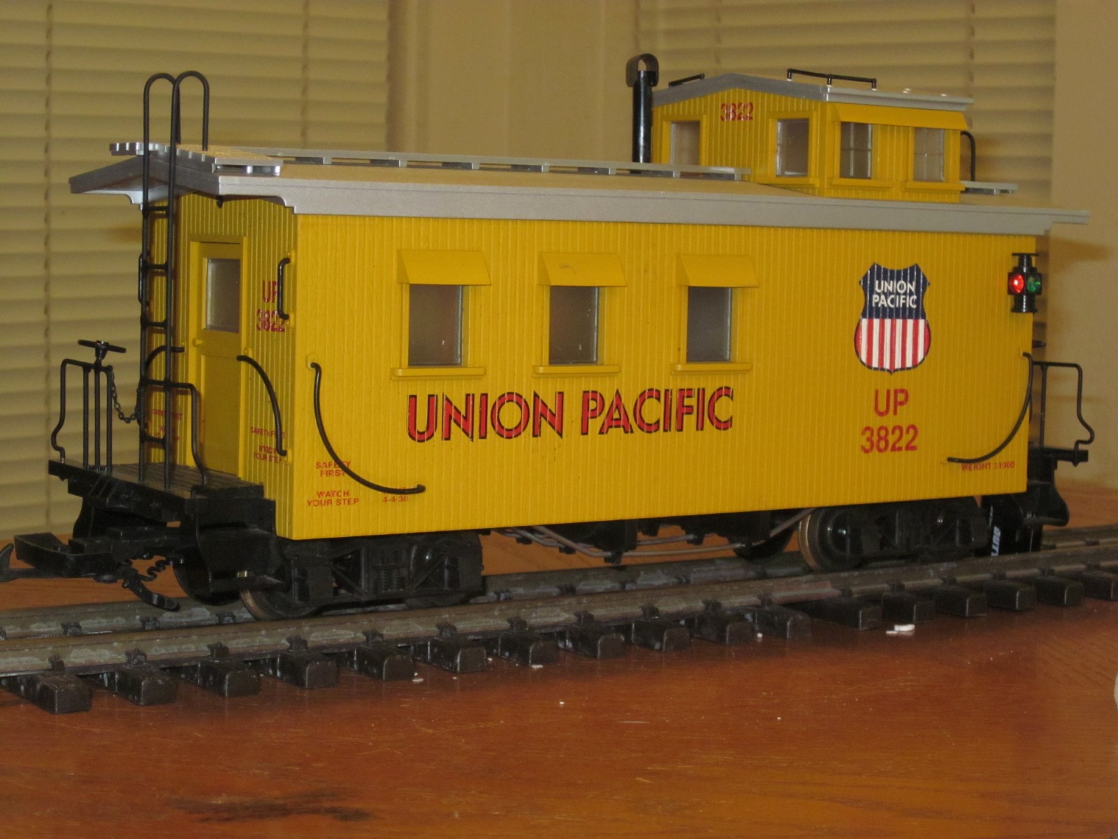 R12005 Union Pacific UP 3822
