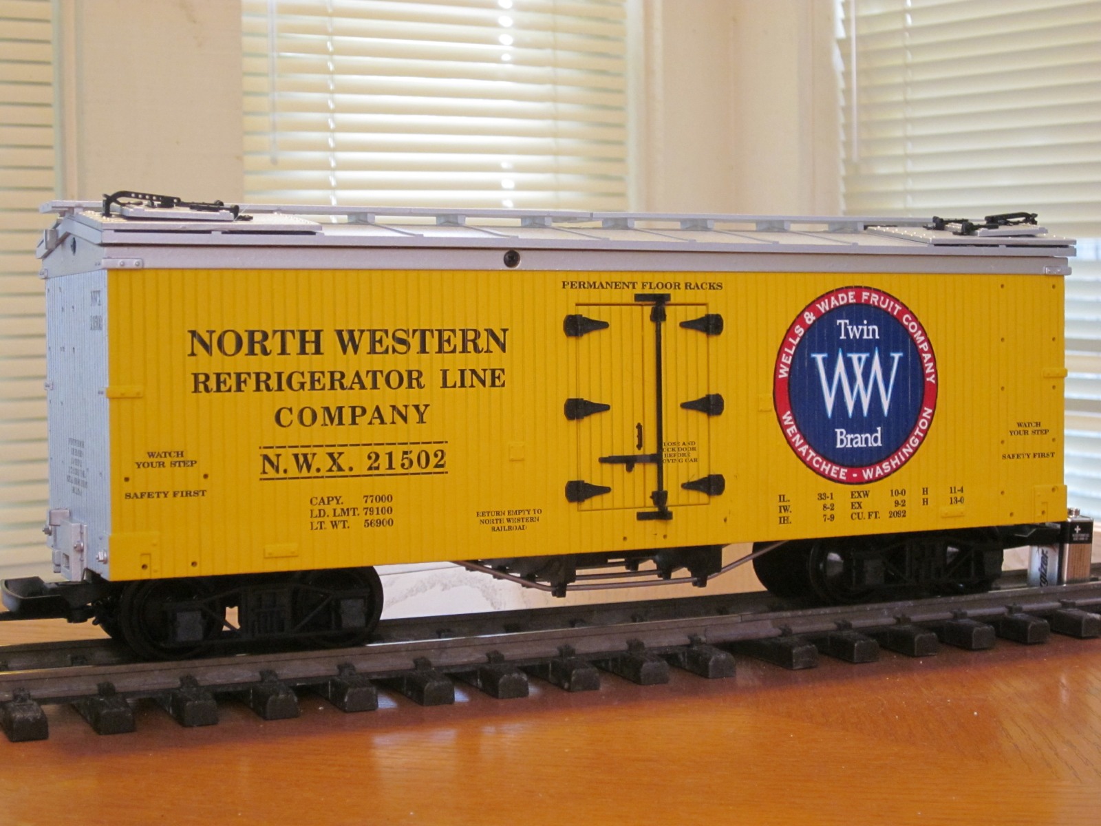 R16324 North Western Refrigerator Line Twin Brand NWX 21502