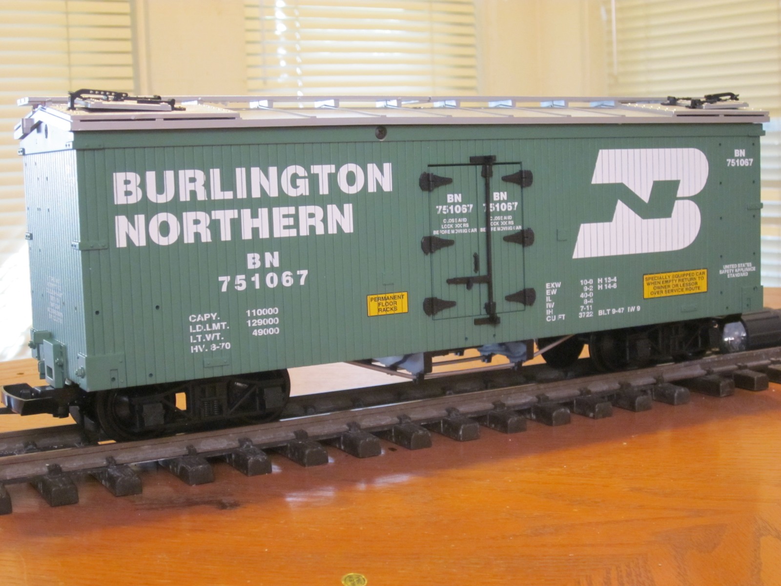 R16200B Burlington Northern BN 751057