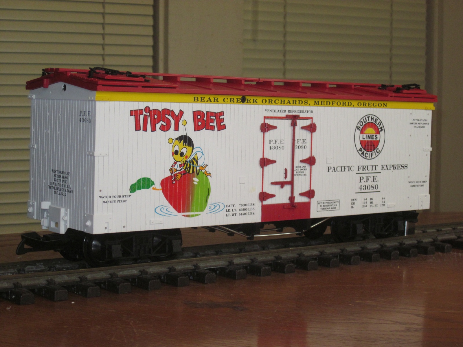 R16460 Tipsy Bee Southern Pacific #PFE 43080