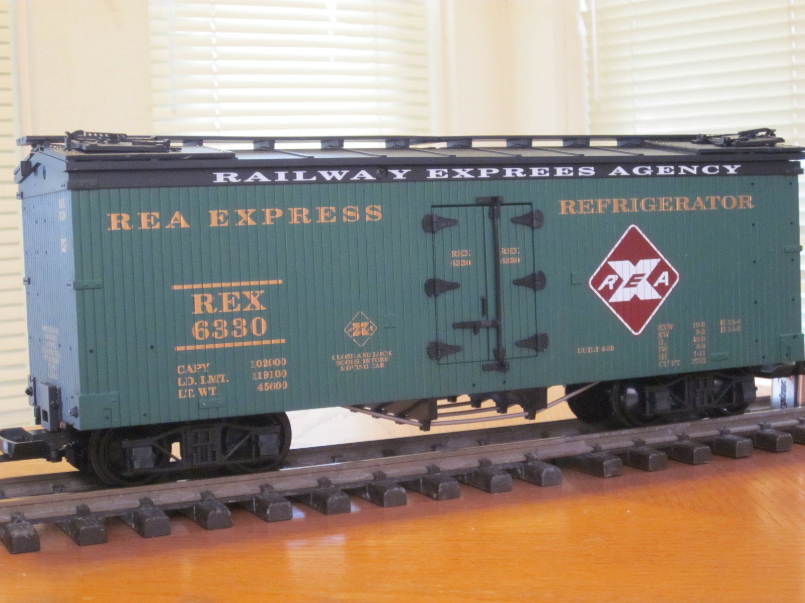 R16154 REA Express REX 6330