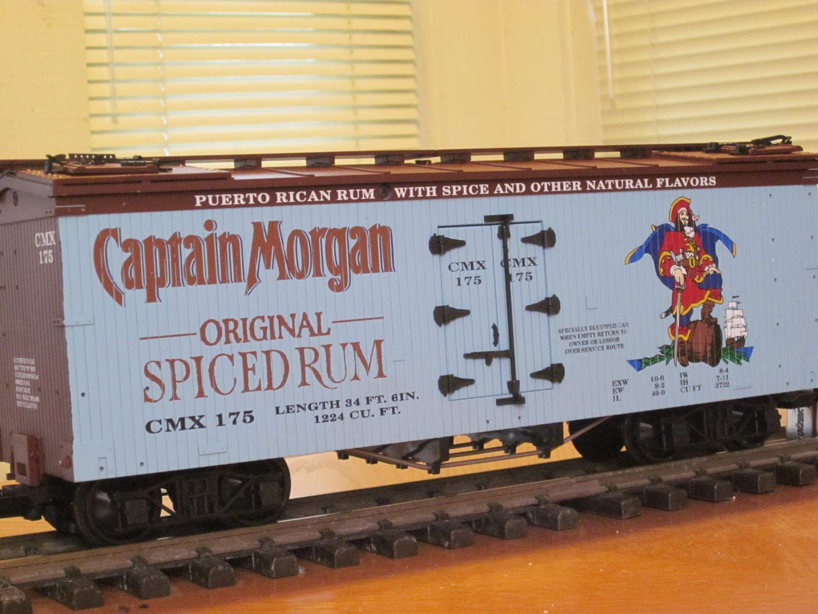 R16116 Captain Morgan Spiced Rum CMX 175