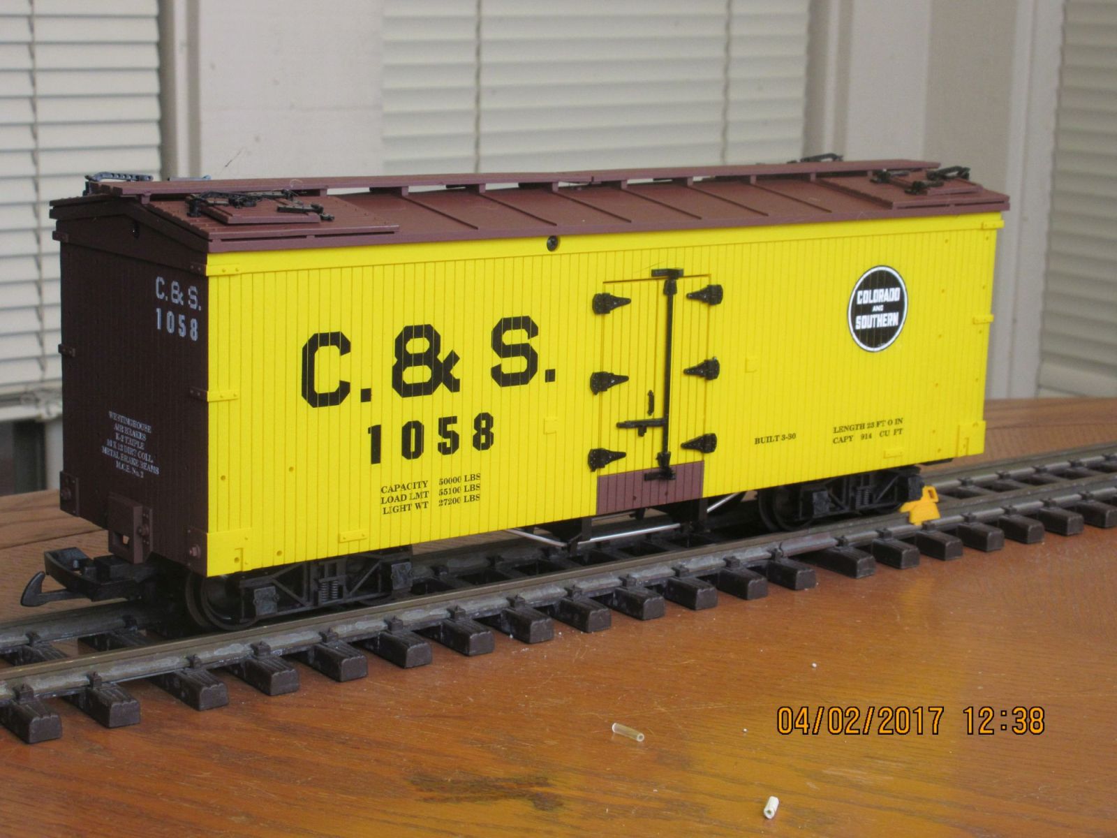 R16021 B Reefer C&S C&S 1058 (Yellow Brown)
